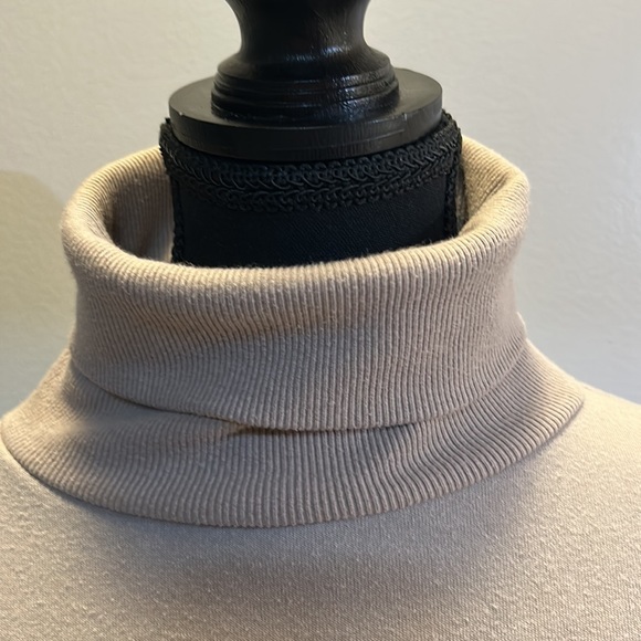 Streetwear Society Active Size Small Beige Turtleneck $20 - Picture 4 of 11